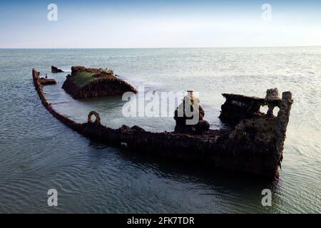 SS Carbon, était un remorqueur à vapeur qui a frappé les roches en 1947 alors qu'il était en marche pour récupérer. Compton Bay.Isle of Wight, Angleterre, Royaume-Uni Banque D'Images