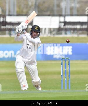 Hove Royaume-Uni 29 avril 2021 - Stiaan van Zyl batting pour Sussex contre Lancashire le premier jour de leur LV= Insurance County Championship Match au 1er Central County Ground à Hove . : crédit Simon Dack / Alamy Live News Banque D'Images