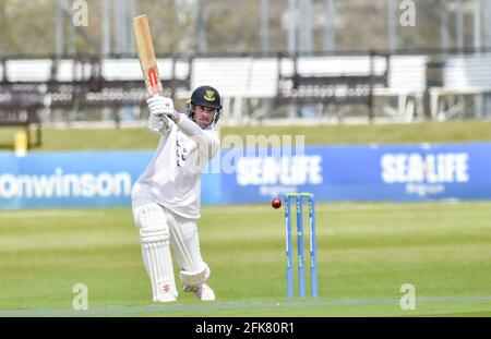 Hove Royaume-Uni 29 avril 2021 - Stiaan van Zyl batting pour Sussex contre Lancashire le premier jour de leur LV= Insurance County Championship Match au 1er Central County Ground à Hove . : crédit Simon Dack / Alamy Live News Banque D'Images