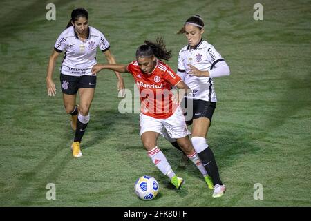 Porto Alegre, Brésil. 28 avril 2021. Action pendant le match Campeonato Brasileiro Femenino A1 (Ligue nationale brésilienne des Womens) entre Corinthiens et Sao Paulo au stade SESC Porto Alegre. Corinthiens a remporté le match 4-0 avec des buts de Jheniffer, Gabi Portilho et Cacau. Crédit: SPP Sport presse photo. /Alamy Live News Banque D'Images