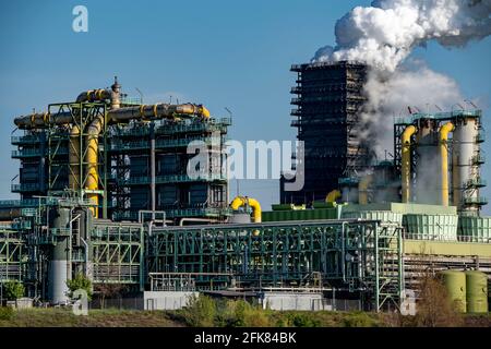 ThyssenKrupp Steelworks à Duisburg-Marxloh, tour d'extinction de l'usine de cokéfaction de Schwelgern, détail du 'côté blanc', usines chimiques, Duisburg Banque D'Images