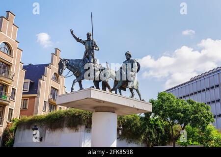 BRUXELLES, BELGIQUE - 04 juin 2017 : monument à Don Quichotte et Sancha Panza sur la place espagnole de Bruxelles Banque D'Images