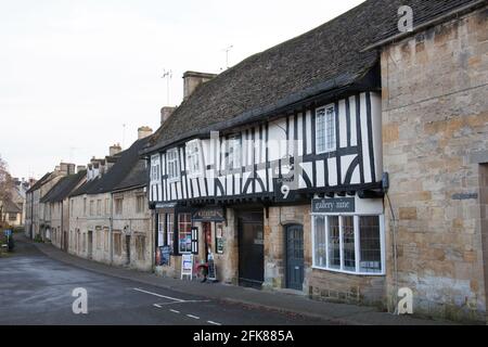 Une boucherie locale à Northleach, Gloucestershire au Royaume-Uni Banque D'Images