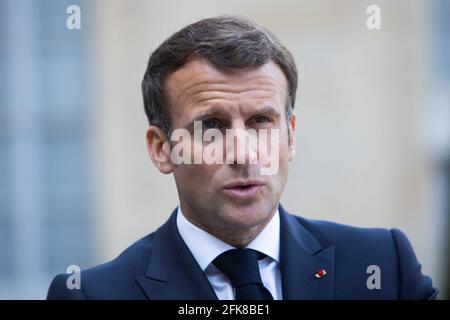 Paris, France. 29 avril 2021. Paris le 29 avril 2021. Le président français Emmanuel Macron s'adresse à la presse au palais présidentiel de l'Elysée avant un déjeuner de travail avec le Premier ministre slovène à Paris le 29 avril 2021. Photo de Raphael Lafargue/ABACAPRESS.COM crédit: Abaca Press/Alay Live News Banque D'Images