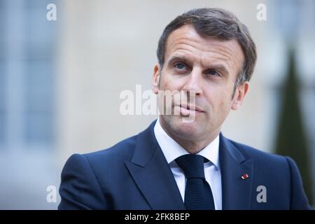 Paris, France. 29 avril 2021. Paris le 29 avril 2021. Le président français Emmanuel Macron s'adresse à la presse au palais présidentiel de l'Elysée avant un déjeuner de travail avec le Premier ministre slovène à Paris le 29 avril 2021. Photo de Raphael Lafargue/ABACAPRESS.COM crédit: Abaca Press/Alay Live News Banque D'Images