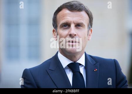 Paris, France. 29 avril 2021. Paris le 29 avril 2021. Le président français Emmanuel Macron s'adresse à la presse au palais présidentiel de l'Elysée avant un déjeuner de travail avec le Premier ministre slovène à Paris le 29 avril 2021. Photo de Raphael Lafargue/ABACAPRESS.COM crédit: Abaca Press/Alay Live News Banque D'Images