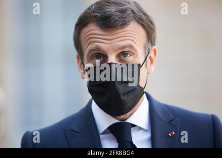 Paris, France. 29 avril 2021. Paris le 29 avril 2021. Le président français Emmanuel Macron s'adresse à la presse au palais présidentiel de l'Elysée avant un déjeuner de travail avec le Premier ministre slovène à Paris le 29 avril 2021. Photo de Raphael Lafargue/ABACAPRESS.COM crédit: Abaca Press/Alay Live News Banque D'Images