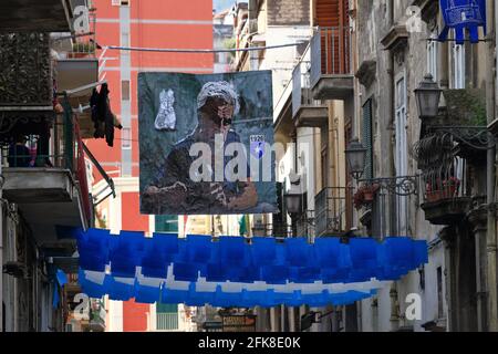 Image d'un caractère historique très consacré à la Madonna del Carmine appelée "les poules" dans les rues du centre historique le jour de la Banque D'Images