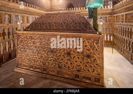 Cénotaphe en bois sculpté de Saladin, tombe de l'Imam al-Shafi'i, le Caire, Égypte Banque D'Images