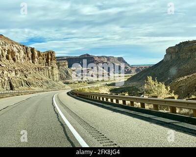 La US route 50 (US 50) est une autoroute transcontinentale des États-Unis. La partie du Nevada a été nommée « la route la plus Loneliest en Amérique ». Banque D'Images