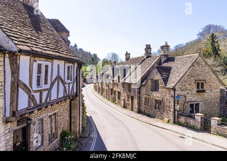 L'ancien palais de justice dans le village de Cotswold de Castle Combe, Wiltshire Royaume-Uni Banque D'Images