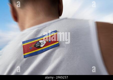 Le drapeau national du Swaziland sur le dos de l'athlète Banque D'Images