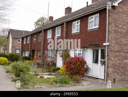 Logement en terrasse au Royaume-Uni; UNE rangée de maisons en terrasse des années 1970, Newmarket Suffolk au Royaume-Uni Banque D'Images