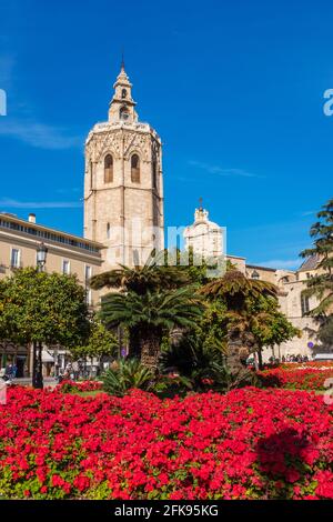 VALENCE, ESPAGNE - 21 JANVIER 2016 : Cathédrale de Valence sur la Plaza de la Reina, Espagne. Bien que son style principal soit gothique, la durée des œuvres al Banque D'Images