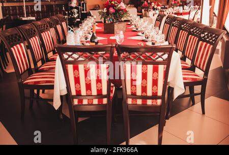 intérieur du restaurant. table décorée avec élégance Banque D'Images