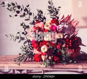Bouquet de mariage de différentes fleurs colorées Banque D'Images