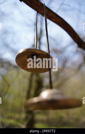 Cymbales gros plan pour la thérapie de guérison sonore Banque D'Images