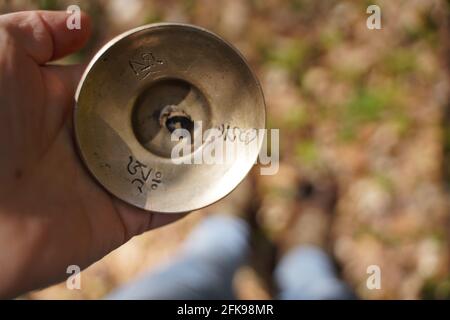 Cymbales gros plan pour la thérapie de guérison sonore Banque D'Images