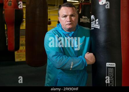 Bradley Welsh, ancien boxeur, propriétaire d'une salle de gym et un acteur qui apparaissait dans Trainspotting T2 a été tué par balle à l'extérieur de son domicile d'Édimbourg le 17 avril 2019. Sean Orman a été accusé du meurtre et est actuellement en jugement à la haute Cour d'Édimbourg. Légende originale: Mardi 8 septembre 2015. L'ancien boxeur professionnel Bradley Welsh dans sa nouvelle salle de boxe, la plus grande d'Europes, avec sept anneaux de boxe, 160 sacs et une piste de course de sprint - le tout au milieu d'Édimbourg. Banque D'Images