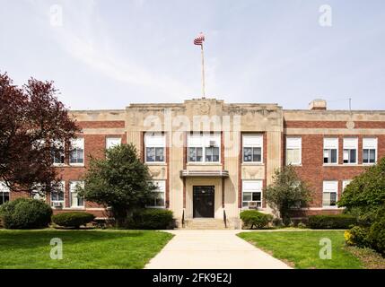 Vue extérieure d'un bâtiment scolaire américain typique Banque D'Images