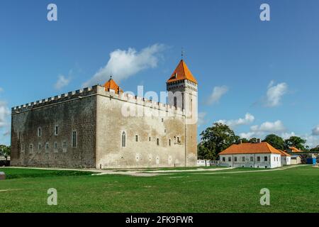 Château épiscopal de Kuressaare sur l'île de Saarema, Estonie.fortification médiévale dans le style gothique tardif avec bastion.Sightseeing dans les pays baltes. Banque D'Images