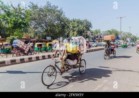 DELHI, INDE - 22 OCTOBRE 2016 : circulation dans le centre de Delhi, Inde Banque D'Images