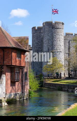 Grande rivière stour, westgate, porte et tour, canterbury, kent, royaume-uni Banque D'Images