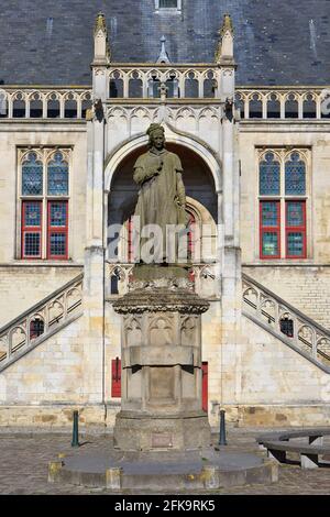 Monument du poète flamand Jacob Van Maerlant du XIIIe siècle par Hendrik Pickery à Damme, Belgique Banque D'Images