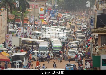 Old taxi Park, le principal centre de transport en commun à Kampala, en Ouganda. Banque D'Images