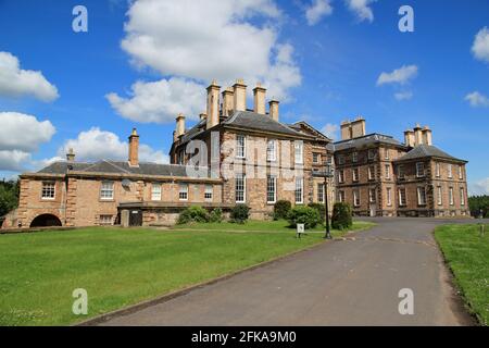 Palais Dalkeith contre ciel bleu, Dalkeith Écosse Banque D'Images