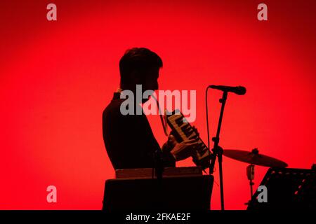 Porto, Portugal. 29 avril 2021. Bruno Nogueira joue en direct sur scène au cours du concert 'Deixem o Pimba em Paz' au Coliseu do Porto. Crédit : SOPA Images Limited/Alamy Live News Banque D'Images