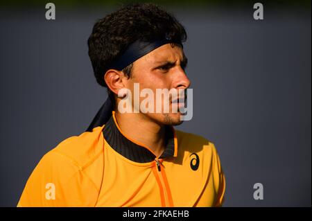 Miami Gardens, Floride, États-Unis. 24 mars 2021. Emilio Nava des États-Unis lors de sa perte à Lloyd Harris d'Afrique du Sud lors du premier tour à l'Open de Miami le 24 mars 2021 sur le terrain du Hard Rock Stadium à Miami Gardens, en Floride. Mike Lawrence/CSM/Alamy Live News Banque D'Images