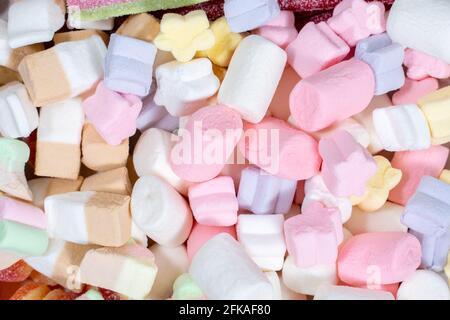 beaucoup de guimauves de couleur. fond de bonbons. beaucoup de collations sucrées. Banque D'Images