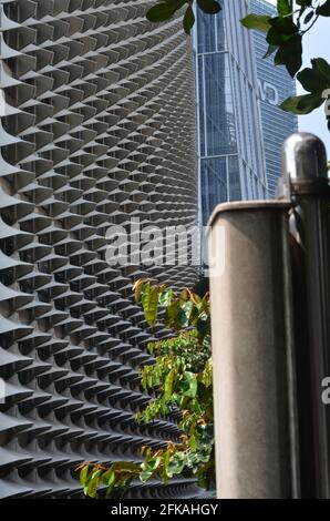 Senayan, Jakarta | Indonésie - 23 avril 2021 : un bâtiment aux murs uniques. Banque D'Images