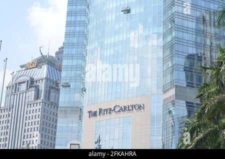 Senayan, Jakarta, Indonésie - 23 avril 2021 : un hôtel Ritz Carlton dans une zone d'élite. Banque D'Images