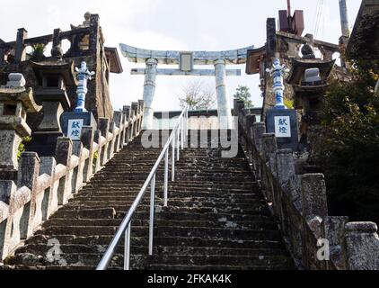 Arita, Japon - 11 novembre 2016 : entrée au temple historique de Tozan célèbre pour son art céramique Banque D'Images