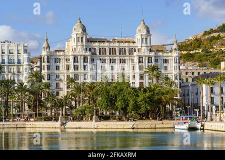 Alicante, Espagne. 21 novembre 2020. Casa Carbonell est un bâtiment résidentiel situé à Alicante, construit en 1925. Architecte Juan Vidal Ramos. Banque D'Images