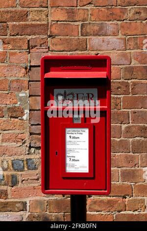 Boîte postale à Little Lawford, Warwickshire, Angleterre, Royaume-Uni Banque D'Images