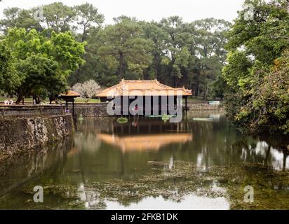 Hue, Vietnam - 12 mars 2016 : sur le terrain de Tu Duc Tombeau, un des Tombeaux impériaux de Hue Banque D'Images
