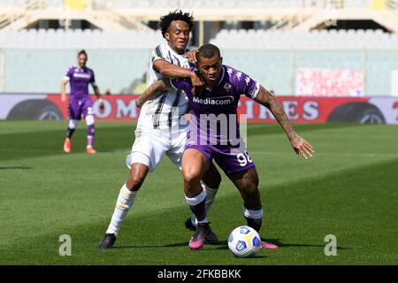 Florence, Italie, 25 avril 2021 Igor de l'AC Fiorentina et Juan Cuadrado du FC Juventus à la Fiorentina vs Juventus Serie A League Credit:Roberto RAM Banque D'Images