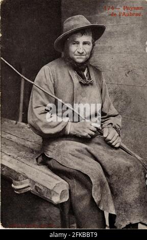 Agriculteur du département français d'Aubrac : 12 - Aveyron. Région: Occitanie (anciennement midi-Pyrénées). Carte postale fin du XIXe siècle - début du XXe siècle Banque D'Images