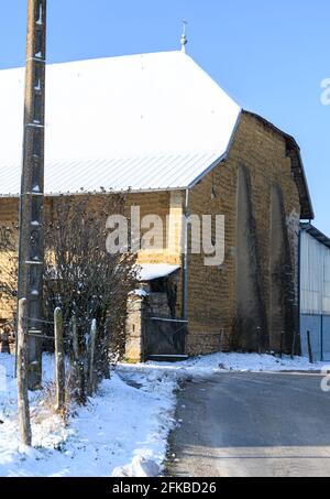 Vue latérale d'une ancienne maison de stockage/entrepôt français. Banque D'Images