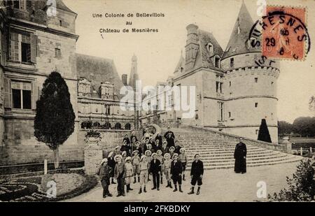 COLONIE DE BELLEVILLOIS au CHÂTEAU DE MESNIERES-en-BRAY 76-SEINE-MARITIME région: Normandie (anciennement haute-Normandie) carte postale ancienne du début du XXe siècle Banque D'Images