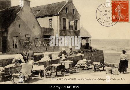 LE LAVOIR et LA FABRIQUE DE FILETS UNE ARROMANCHES-LES-BAINS 14-CALVADOS région: Normandie (anciennement Basse-Normandie) carte postale du début du XXe siècle Banque D'Images