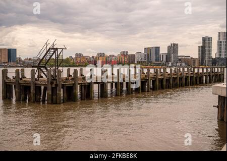 Une promenade autour de Royal Albert Dock, est de Londres, Angleterre Banque D'Images