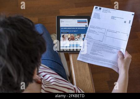 Illustration d'une déclaration d'impôt en ligne sur le site Web impots.gouv.fr. France le 22 avril 2021. Photo de Matarezo/ANDBZ/ABACAPRESS.COM Banque D'Images