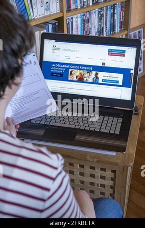 Illustration d'une déclaration d'impôt en ligne sur le site Web impots.gouv.fr. France le 22 avril 2021. Photo de Matarezo/ANDBZ/ABACAPRESS.COM Banque D'Images