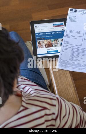 Illustration d'une déclaration d'impôt en ligne sur le site Web impots.gouv.fr. France le 22 avril 2021. Photo de Matarezo/ANDBZ/ABACAPRESS.COM Banque D'Images