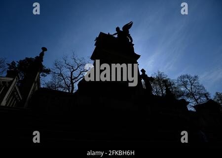 Prague, République tchèque. 30 avril 2021. Le cimetière Vysehrad à Prague, République tchèque, le vendredi 30 avril 2021. Crédit : Ondrej Deml/CTK photo/Alay Live News Banque D'Images