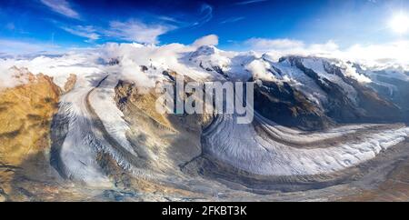 Ciel clair ensoleillé sur le glacier Gorner (Gornergletscher), vue aérienne, Zermatt, canton du Valais, Suisse, Europe Banque D'Images